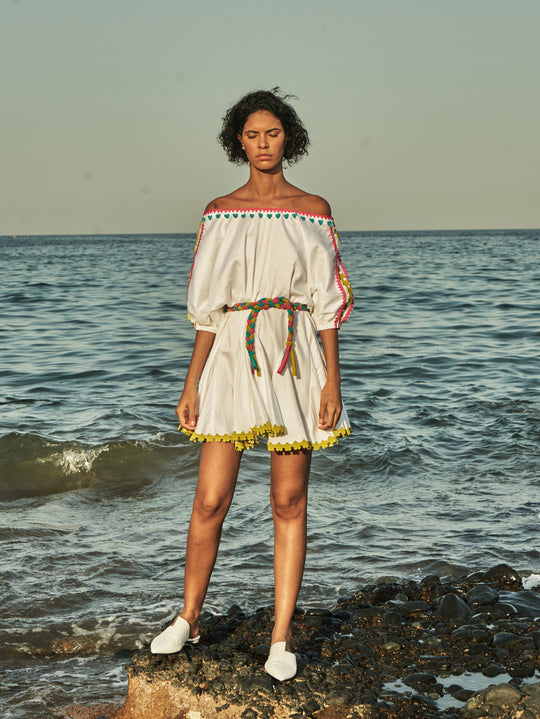 JUNIPER Offshouder Appliqué Dress