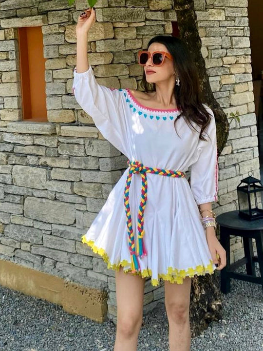 JUNIPER Offshouder Appliqué Dress